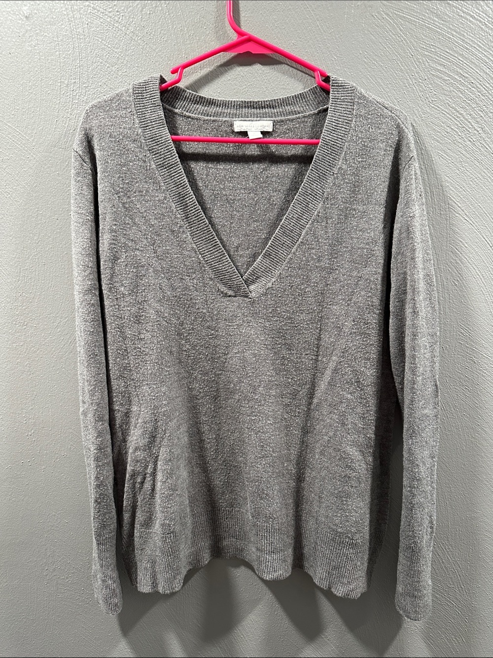 New York & Company Heather Gray V-Neck Sweater
